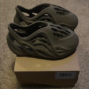 Yeezy foam runners 8k